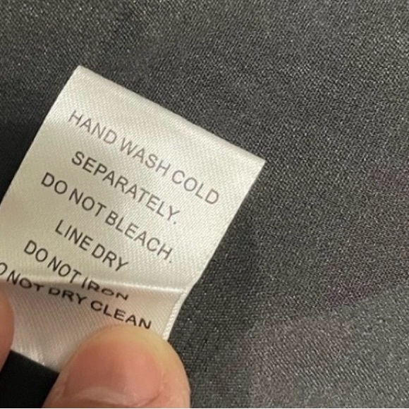 Signature8 Red Black Kiss Print Wrap Romper NWT Size L Valentine - Picture 12 of 14